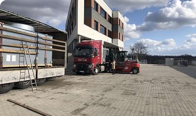 Transport blokowy urządzeń przemysłowych