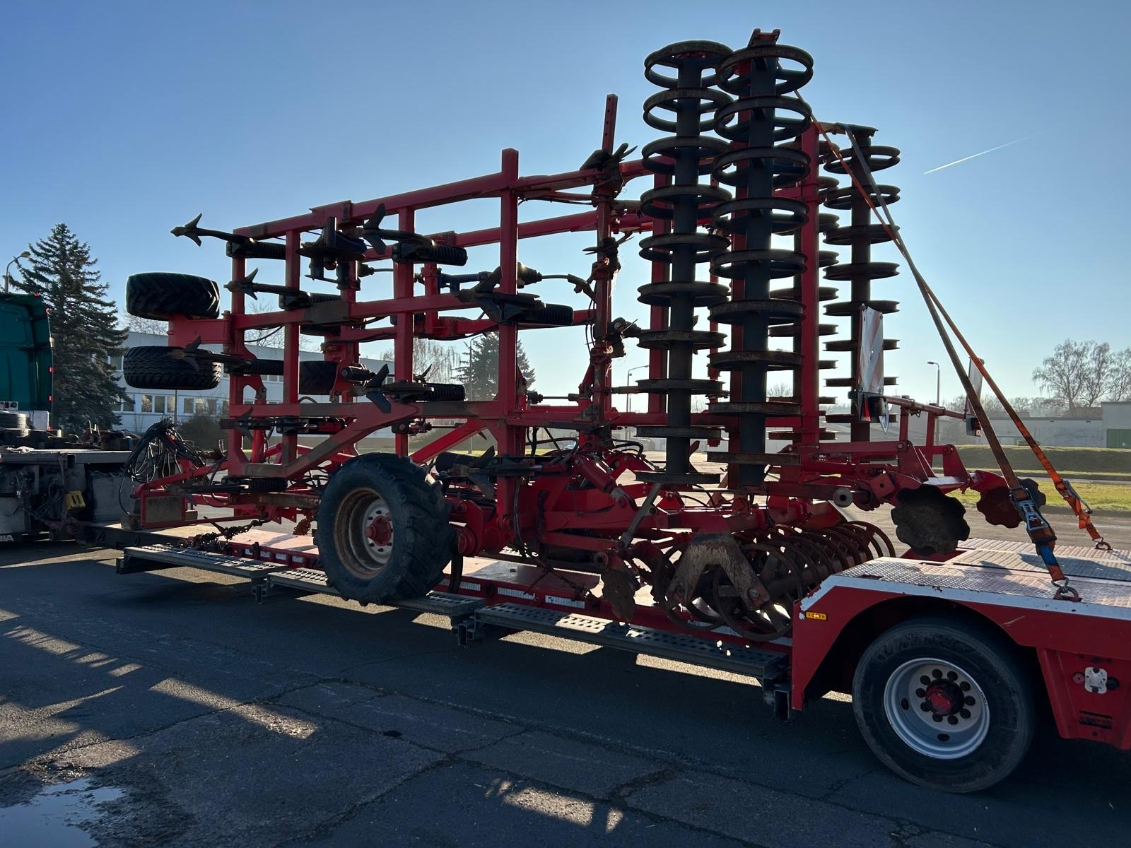 Oversized Machinery Without Disassembly – Transporting a Disc Harrow from Poland to Germany